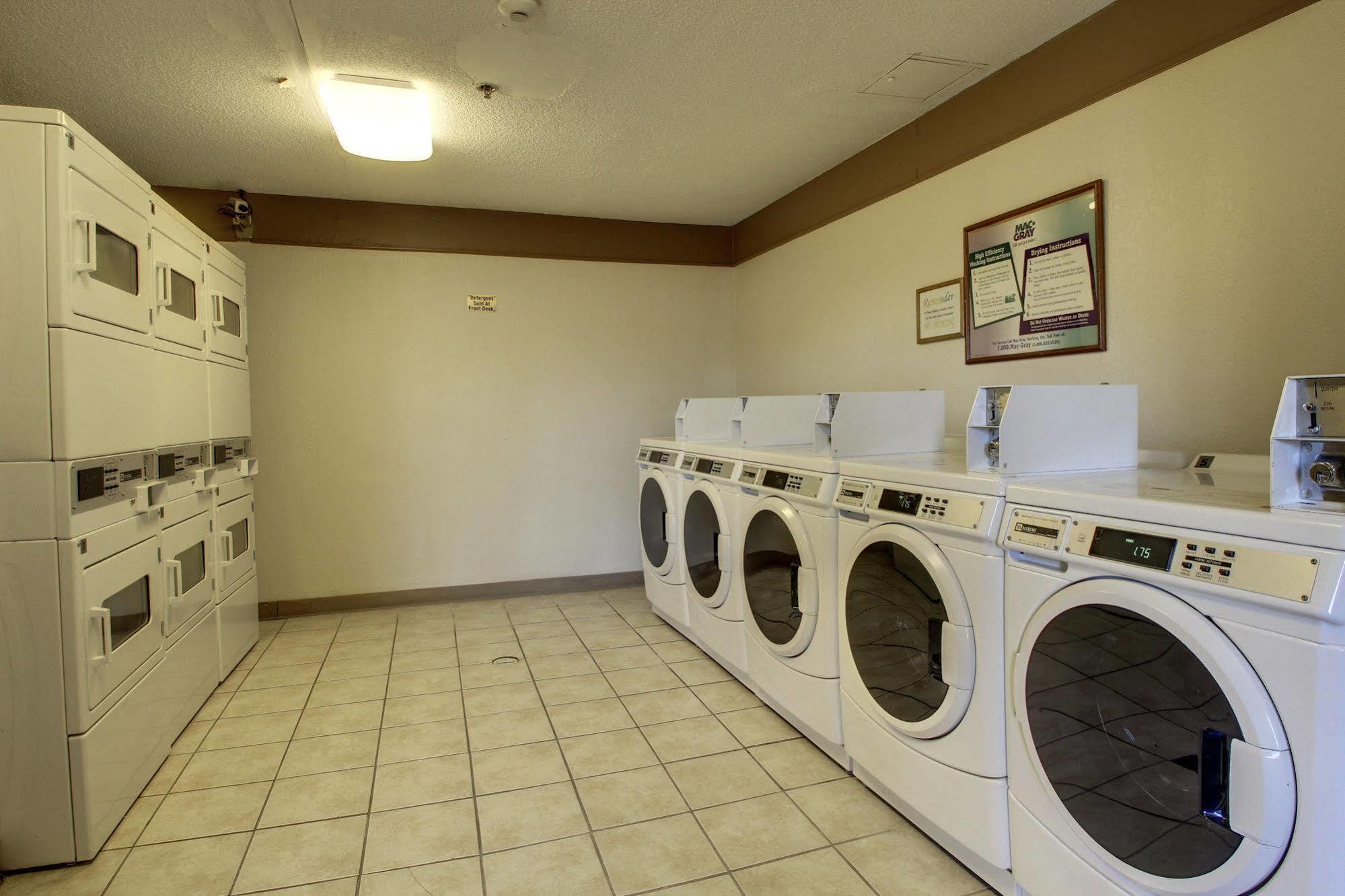 Intown Suites Extended Stay Raleigh Nc- Capital Blvd ภายนอก รูปภาพ