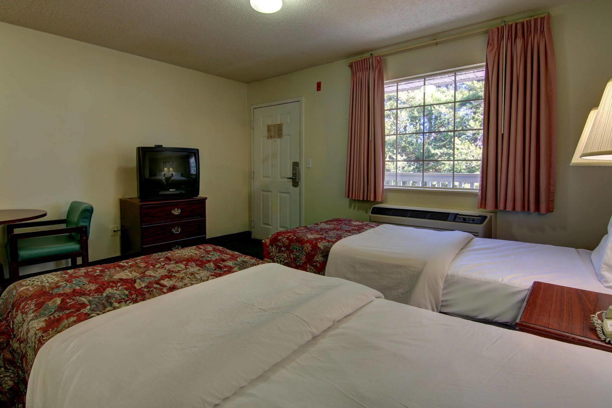 Intown Suites Extended Stay Raleigh Nc- Capital Blvd ภายนอก รูปภาพ