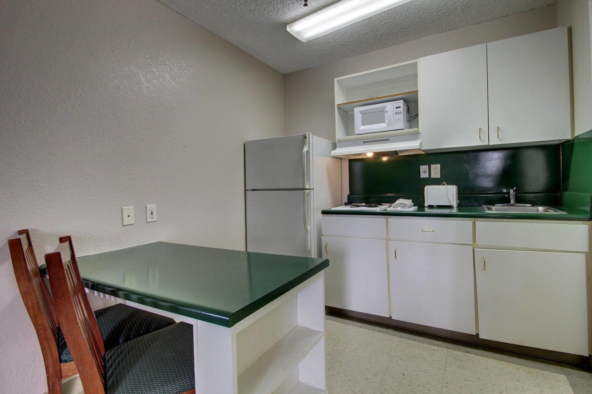 Intown Suites Extended Stay Raleigh Nc- Capital Blvd ภายนอก รูปภาพ