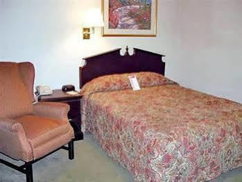 Intown Suites Extended Stay Raleigh Nc- Capital Blvd ภายนอก รูปภาพ